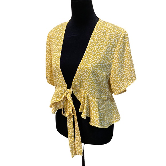 🌟3 FOR $15🌟 SHEIN Yellow Tie Front Ruffle Hem Top - Women’s Size Large (8/10) - Picture 5 of 9